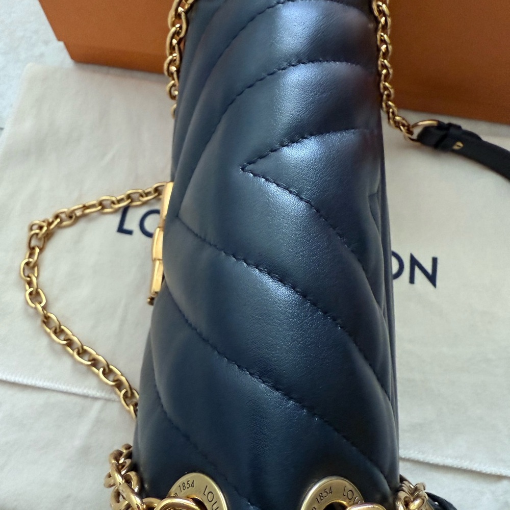 Louis Vuitton New Wave MM Chain bag - Picture 4 of 13